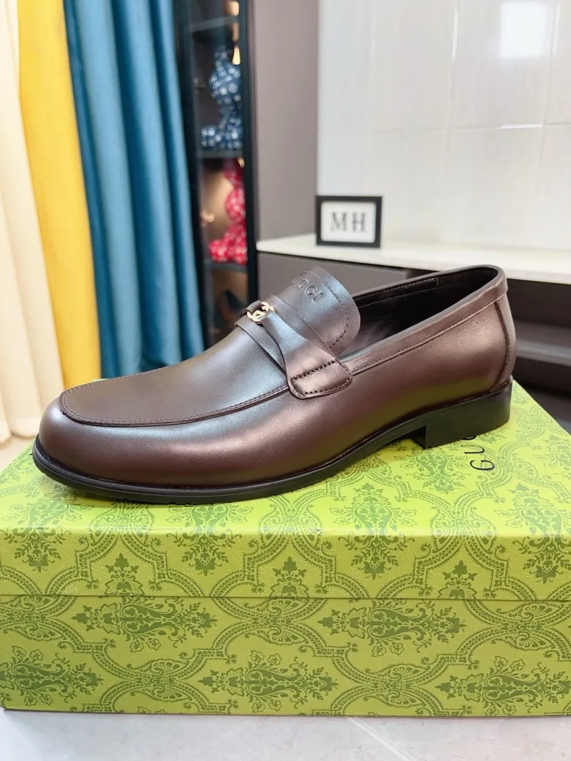 Men's shoes 💰500🌹🌹Niuli [GUCCI Gucci] A new style of formal men's leather shoes is coming~ The original quality upper is made of patent leather imported from Italy, the leather is soft and delicate, comfortable and soft first-layer cowhide lining, rubber wear-resistant outsole, the shoe shape is dignified and domineering, and the luxury charm cannot be concealed! The natural and free nouveau riche leads the trend. Code number: 38-44